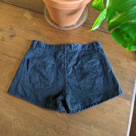 GAP 90s Era Black Cotton Shorts - Picture 2 of 7